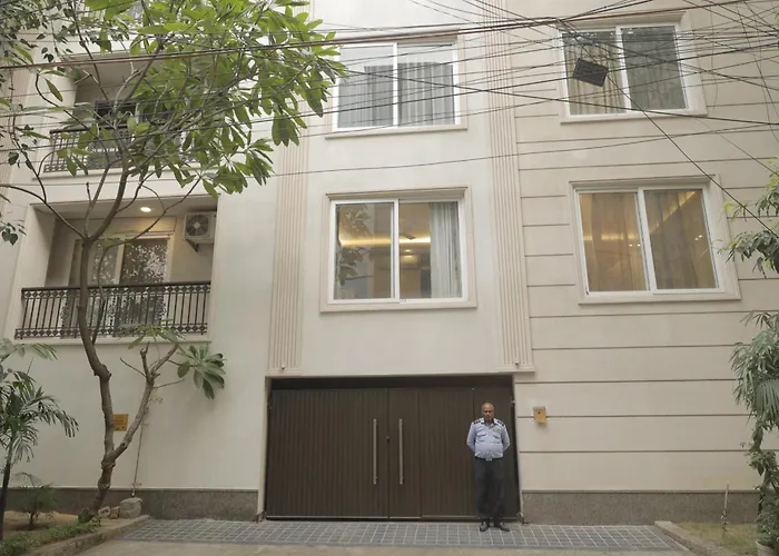 Under My Roof Superio Bed & Breakfast New Delhi