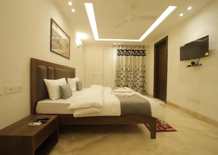Under My Roof Superio Bed & Breakfast New Delhi
